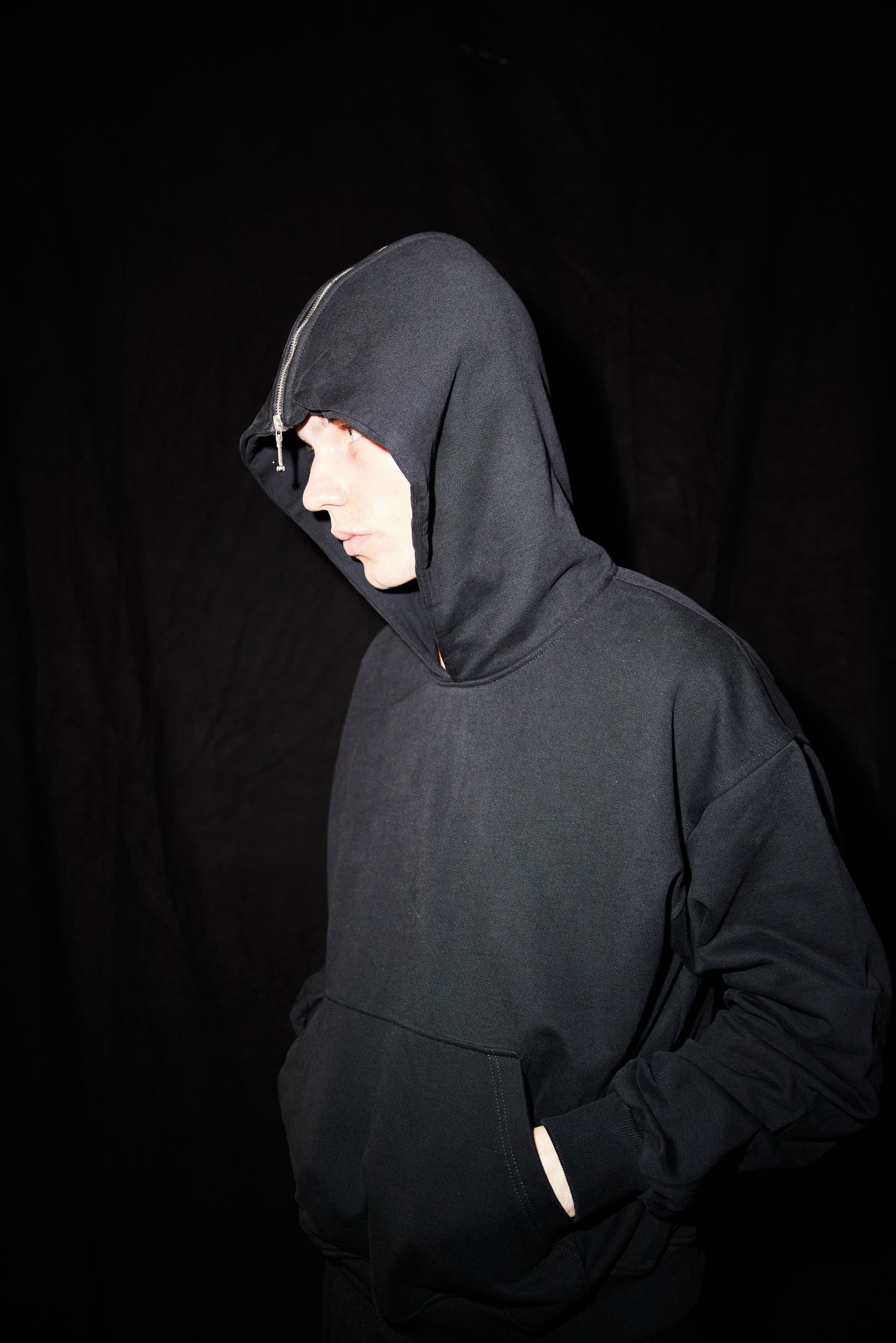 V2 BACK ZIP HOODIE