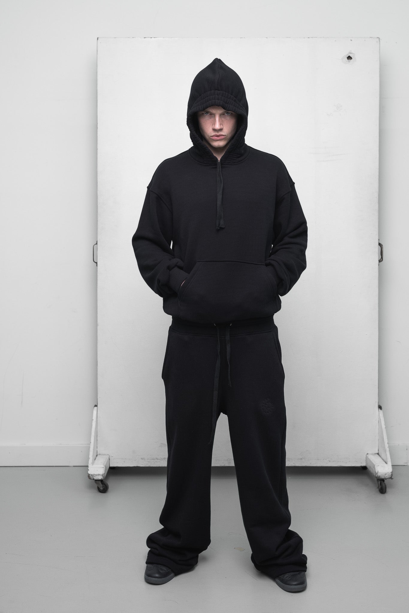 V2 SPIRAL JOGGER BLACK